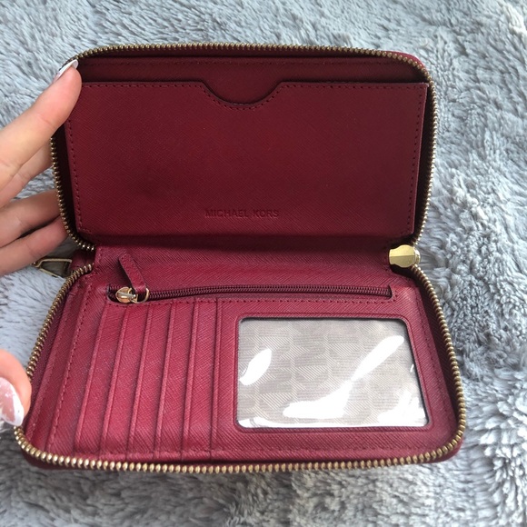 Michael kors wristlet - Picture 2 of 2